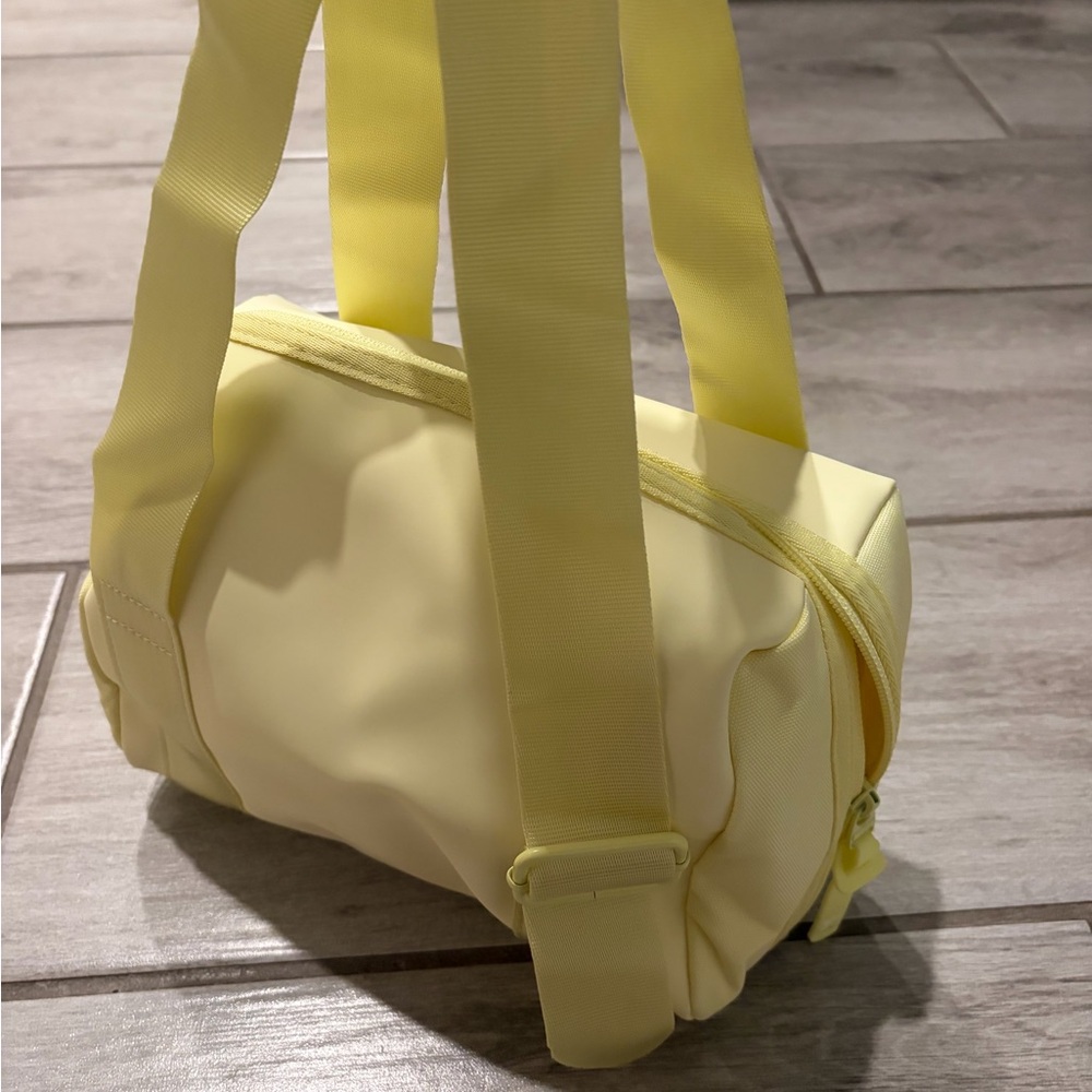 Gymshark Women’s Refresh Yellow Everyday Mini Gym Bag Pastel Yellow NEW - Picture 4 of 8